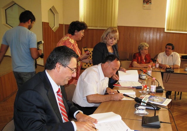 012-1316772639.jpg